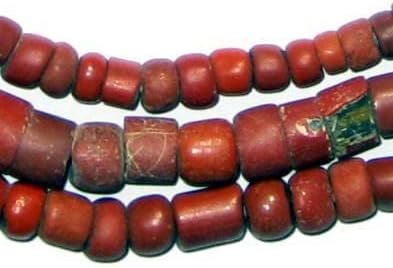 החרוז עתיק ירוק לב חרוזים קטן 7 ממ מערב אפריקה אפריקאי אדום צילינדר זכוכית 30 אינץ גדיל בעבודת יד