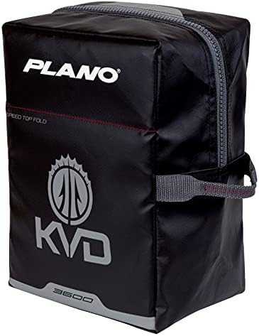 Plano KVD Wormfile Signature Series 3600 Speed ​​תיק, בד מצופה TPE שחור עם פנים אדום ומבטאים, שקית דיג רכה מובחרת,