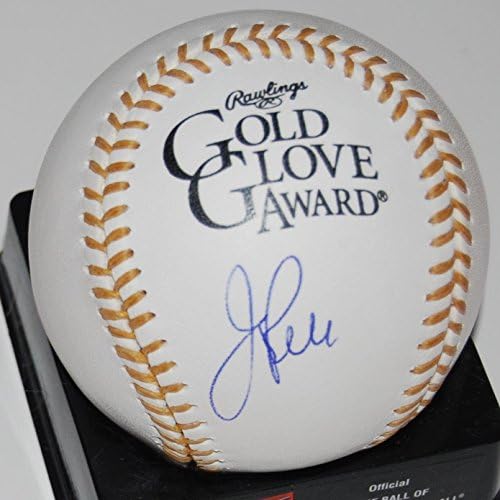 ג ' יי בל חתם על כפפות זהב בליגת הבייסבול הבכירה עם כפפות ליגת הבייסבול