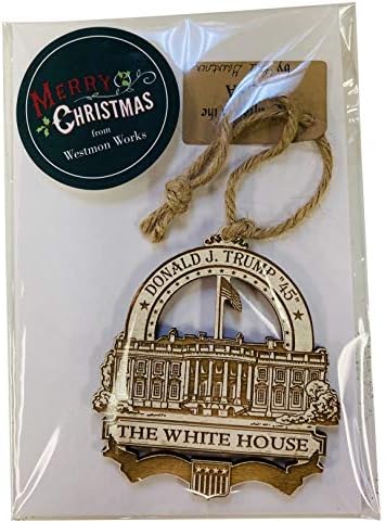 ווסטמן עובד בקישוט חג המולד של הבית הלבן עם דונלד טראמפ קישוט עץ בגודל 4 אינץ 'מיוצר בארצות הברית
