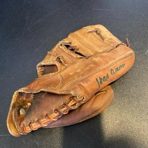 האנק אהרון חתם על כפפת בייסבול מודל משחק וינטג ' משנת 1950 עם כפפות ליגת הבייסבול עם חתימה