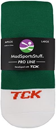 קו Madsportsstuff Pro מעל גרבי הכדורגל של העגל