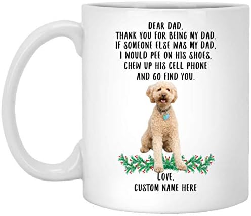 מצחיק אומר פודל סטנדרטי זהב כלב פרווה אבא מותאם אישית שם חג המולד 2023 מתנות ספל קפה לבן 11 עוז