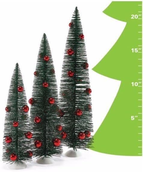 העיצוב שנערץ בעצי חג המולד ירוקים בכפר עם פסלוני כדורים אדומים מוגדר 4049035 - לחג המולד ולא רק