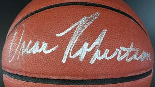 אוסקר רוברטסון חתם על I/O Wilson NCAA כדורסל BEARCAT